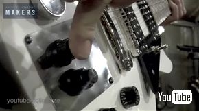 火を噴くギター