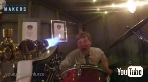 火を噴くギター