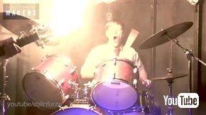 火を噴くギター