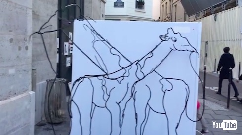 キリンからゾウに変わるアート