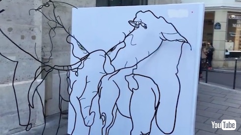 キリンからゾウに変わるアート