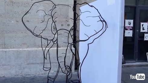 キリンからゾウに変わるアート