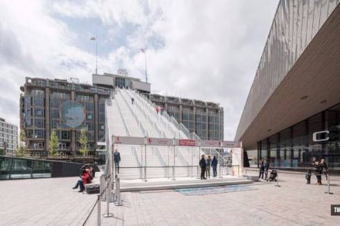 ロッテルダム中央駅とGroothandelsgebouwを結ぶ階段