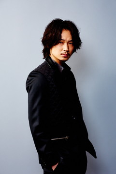 「ニックス」役、綾野剛さん