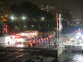 エッフェル塔そばのレストラン