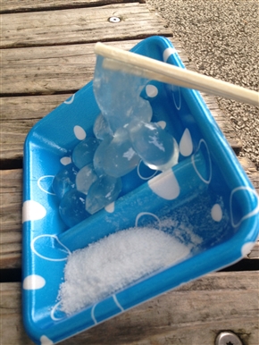 駄菓子おいしい「ラムネわらび餅」