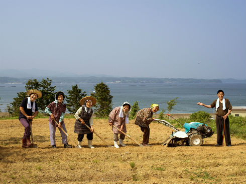 浅田政志「みんなで南三陸」