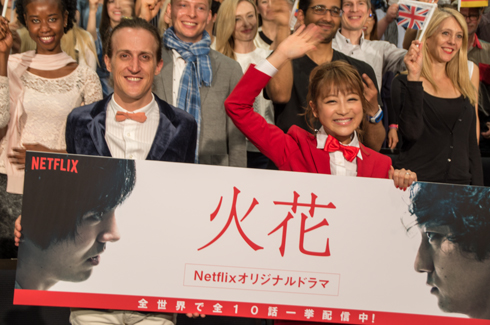 「火花」外国人上映イベント チャド・マレーン 鈴木奈々 フォトセッション