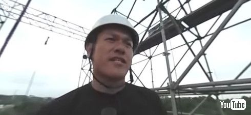 ファイナルステージ頂上から眺める山田さん