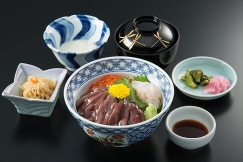 黒部ダム観光放水