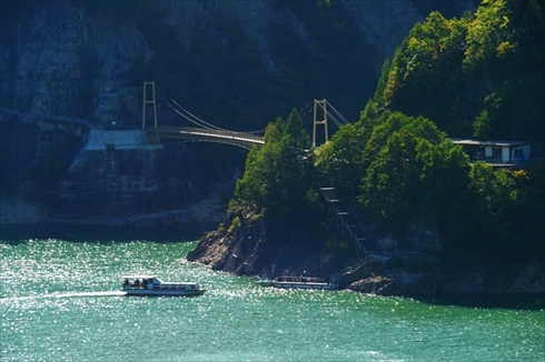 黒部ダム観光放水