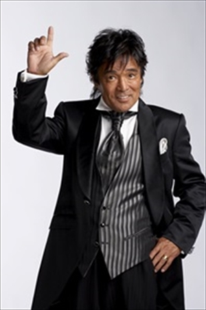 窓際の松崎しげる