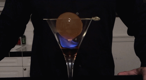 幻想的なカクテル「氷と炎の歌」