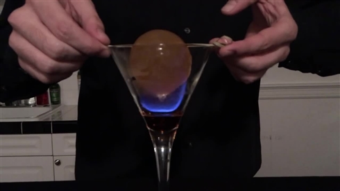 幻想的なカクテル「氷と炎の歌」