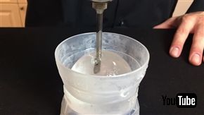 幻想的なカクテル「氷と炎の歌」