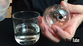 幻想的なカクテル「氷と炎の歌」