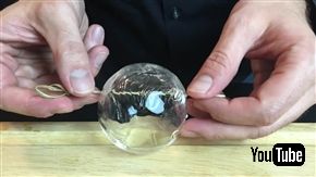 幻想的なカクテル「氷と炎の歌」