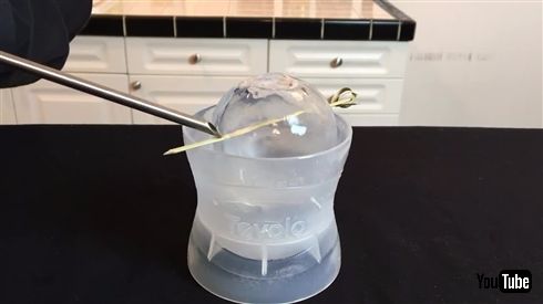 幻想的なカクテル「氷と炎の歌」