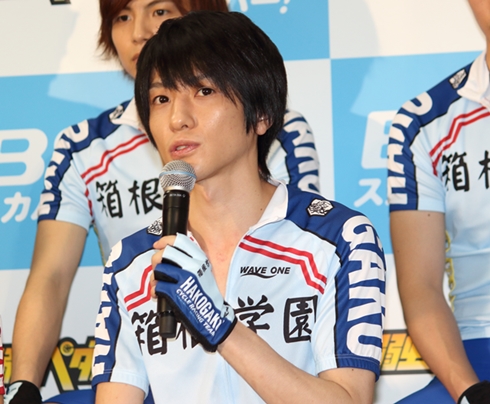 「弱虫ペダル」製作会見の鈴木拡樹さん