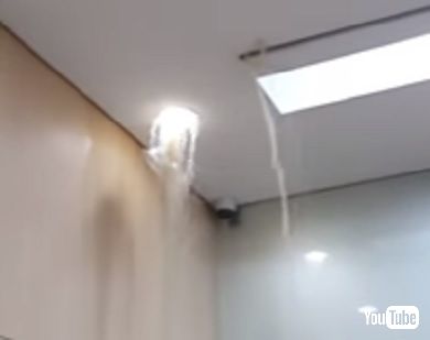 韓国延世大学で圧倒的雨漏り 