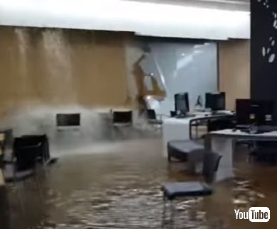 韓国延世大学で圧倒的雨漏り