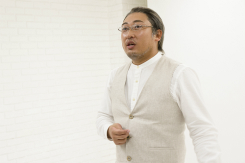 秋山さん演じるトータル・脳ガズム・アドバイザーのパール川辺