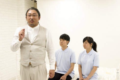 秋山さん演じるトータル・脳ガズム・アドバイザーのパール川辺