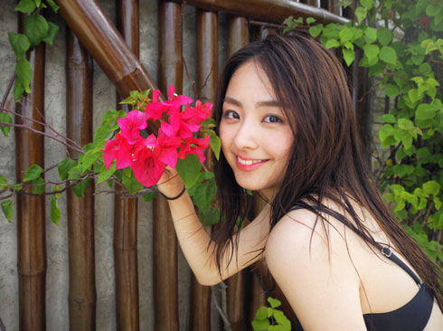 荒井レイラ Instagram 花と