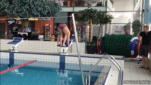 ノルウェー人開発の「逆さ泳ぎ」