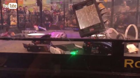 ロボットバトル 24台 ぶつかる