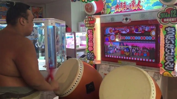 若手力士が見せた太鼓の達人が横綱級