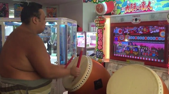 若手力士が見せた太鼓の達人が横綱級