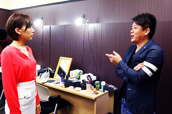 光宗薫さんに刑務所生活をレクチャーする堀江貴文さん