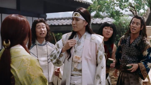 かぐや姫を前におろおろする桃太郎