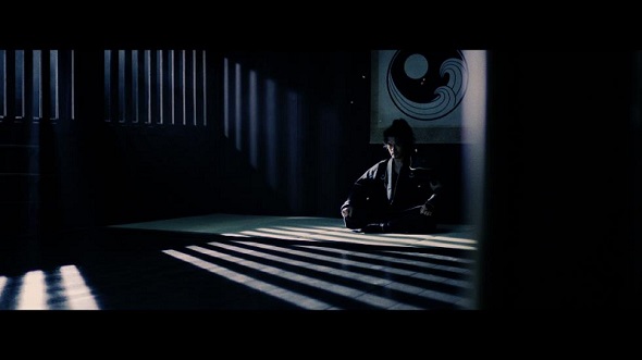 月明かりに照らされる渋い「鬼切り聖陽」