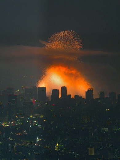 淀川花火 写真 Twitter 爆発 ゴジラ