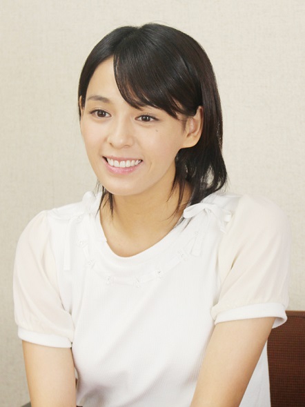 笑顔で映画について語る大沢さん