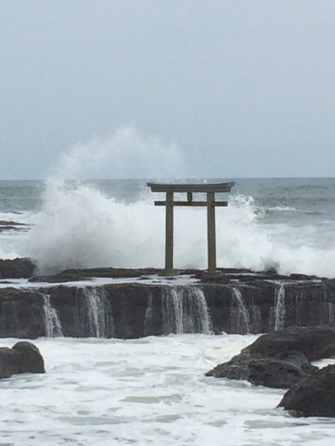 神磯の鳥居拡大