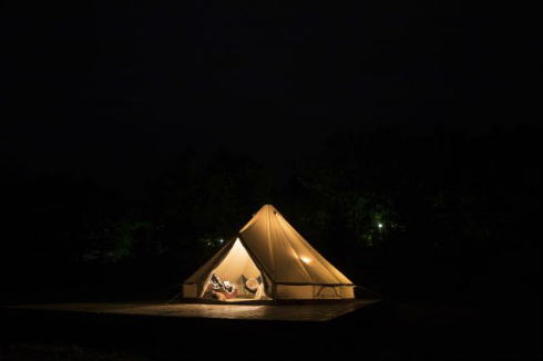 天井のないホテル