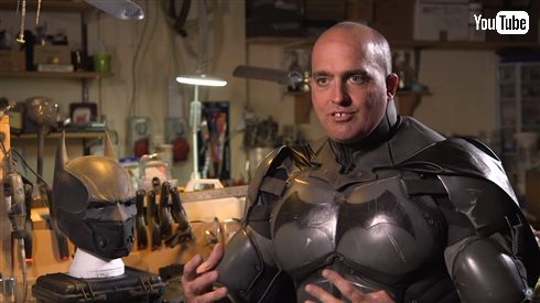 多機能過ぎる「バットマン」コスプレがギネス認定