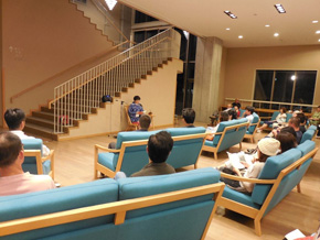 飛騨市図書館で官能小説朗読ライブ