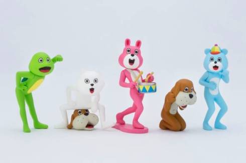 目が笑ってない