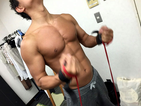 鈴木亮平 ブログ 上半身 筋肉