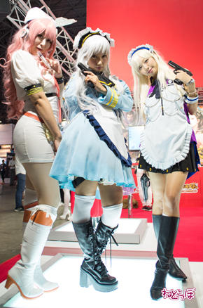 6waves コンパニオン コスプレ ピストル 3人