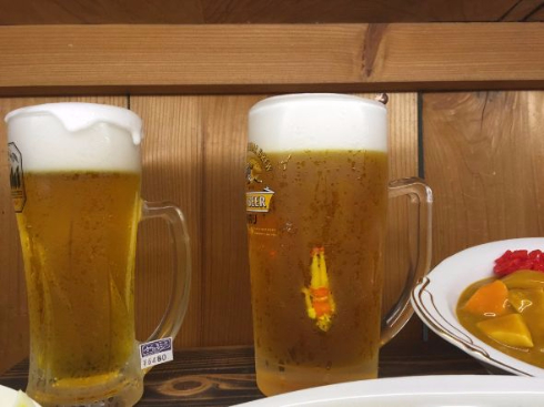 フチ子がビールジョッキに落下