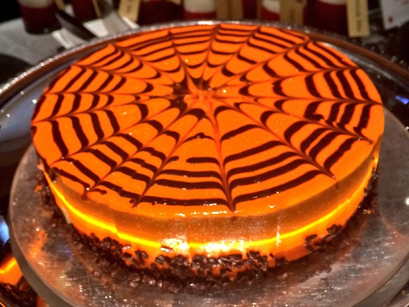 蜘蛛の巣柄のケーキ