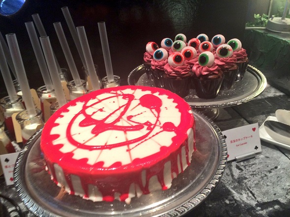 血まみれケーキや目玉のカップケーキも