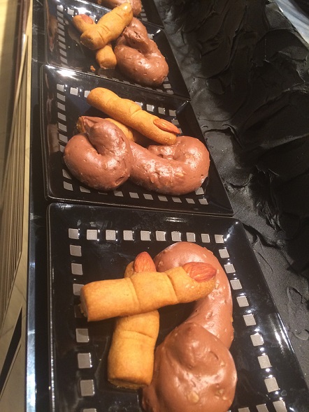 中でもアウトかセーフかの判定になったのはこの「指クッキー」