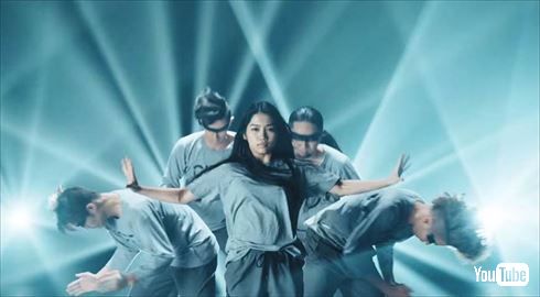 ダンスを披露するAKB48田野優花さん