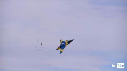 ラジコン 飛行機 バラバラ 巨大